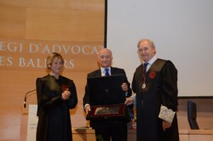 Vicente Magro recibe el Premio Enriqueta Pascual por la Igualdad del Colegio de Abogados de Baleares