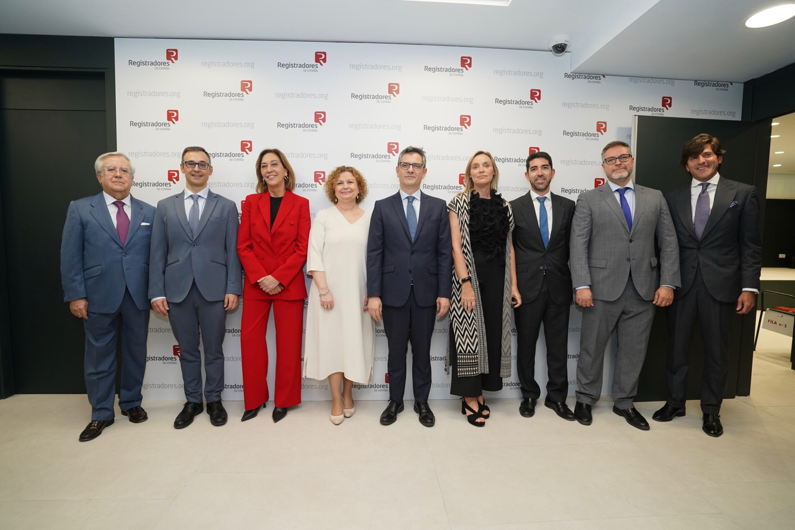 Los registros de la propiedad y mercantiles culminan su total