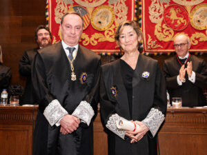 thumbnail-La presidenta de la Abogacía Española, Victoria Ortega, recibe la Cruz de San Ivo del Colegio de Abogados de Zaragoza