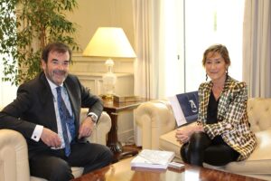 Victoria Ortega hace entrega de la Memoria Anual de la Abogacía Española a diferentes autoridades