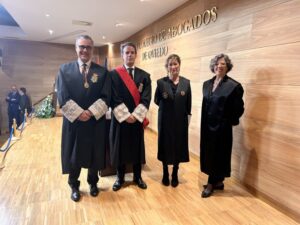 Ignacio Cuesta, ex decano del Colegio de Oviedo, recibe la Gran Cruz al Mérito en el Servicio a la Abogacía de manos de Victoria Ortega