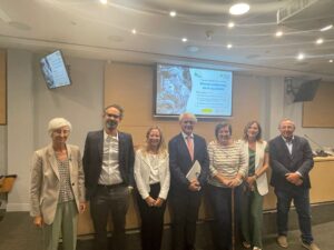 María José Segarra, fiscal de Sala coordinadora de Personas con Discapacidad; Gregorio Saravia, delegado del CERMI de derechos humanos y para la Convención de la ONU; Inés de Araoz, coordinadora del área jurídica de Plena Inclusión España; Salvador González, presidente del Consejo General de la Abogacía Española; Carmen Laucirica, presidenta de Plena Inclusión España; Patricia Bárcena, adjunta segunda del Defensor del Pueblo y Enrique Galván, director de Plena Inclusión España.