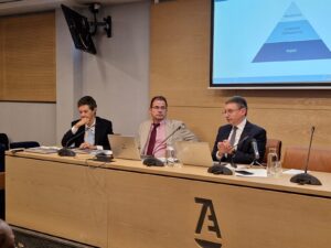 Francisco López, director de RedAbogacía; José Francisco Merli, director de Gestión de Proyectos de la Abogacía Española y Miguel Hermosa, presidente de la Subcomisión de Justicia Digital del Consejo y decano del Colegio de Palencia.