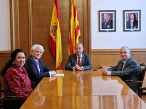 De izda. a dcha.: Encarna Orduna, secretaria general del Consejo General de la Abogacía Española; Salvador González, presidente de la Abogacía Española; Jesús María Barrientos, presidente del Tribunal Superior de Justicia de Catalunya, y Jesús M. Sánchez, decano del Colegio de la Abogacía de Barcelona