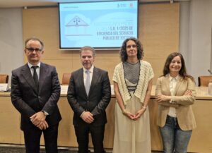 De izq. a dcha.: Manuel Mata, decano del Colegio de Abogados de Castellón; Miguel Bueno, abogado; Marina Rodríguez, presidenta de la Audiencia Provincial de Huesca y Abigail Fernández, LAJ.