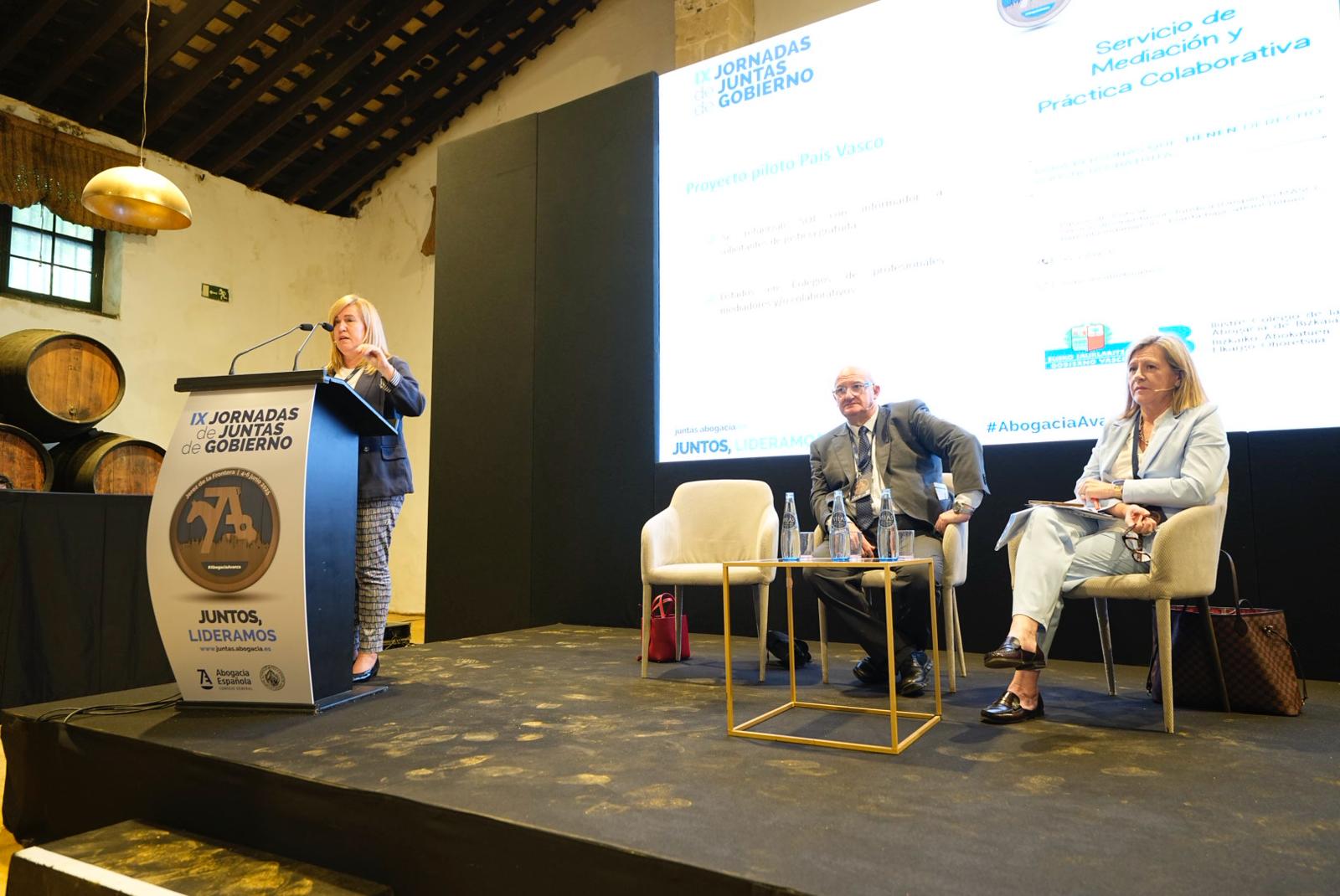 Marta Martínez y Maite Morillo, en la ponencia «La oportunidad de liderar la actividad negociadora»