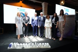 Marga Cerro, vicesecretaria general del Consejo General de la Abogacía Española; Manuel Mª Estrella, presidente de la Audiencia Provincial de Cádiz; José Antonio Montero, vocal del Consejo General del Poder Judicial; Salvador González, presidente de la Abogacía; Carmen Calvo, presidenta del Consejo de Estado, y Encarna Orduna y Cristina Llop, secretaria general y tesorera de la Abogacía Española.