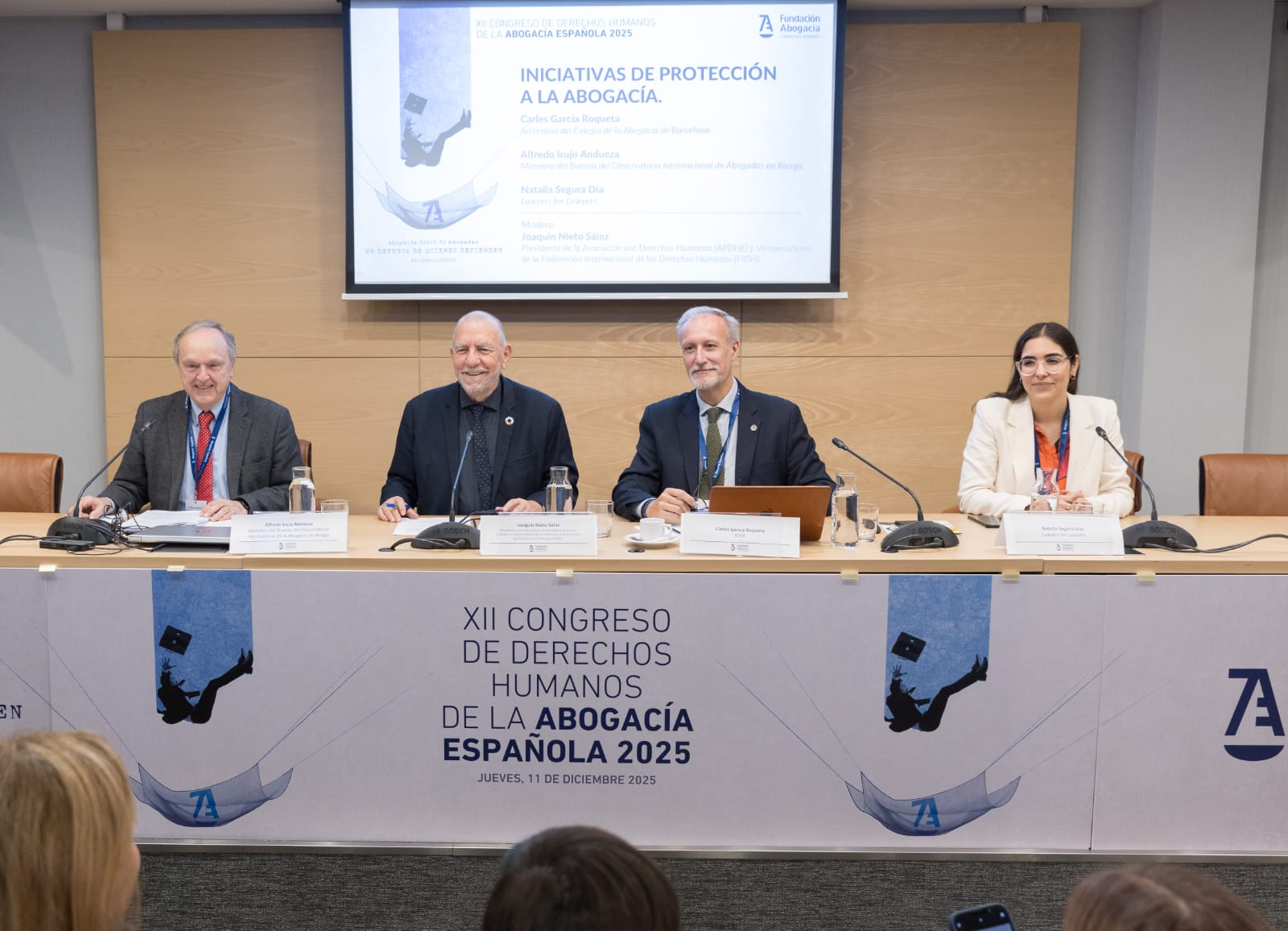 De izda. a dcha.: Alfredo Irujo, miembro del Bureau del Observatorio Internacional de la Abogacía en Riesgo; Joaquín Nieto Sáinz, presidente de la Asociación pro Derechos Humanos (APDHE) ; Carles García Roqueta, secretario del Colegio de la Abogacía de Barcelona y Natalia Segura Día, Lawyers for Lawyers.