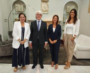 El presidente del Consejo General y la decana de Barcelona abordan los retos de la abogacía en su primer encuentro institucional