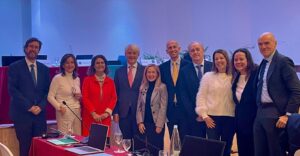 Julen Fernández, delegado de Bruselas de la Abogacía Española; Silvia Giménez-Salinas, decana emérita del Colegio de Barcelona; Carmen González, miembro de la Delegación Española ante la CCBE; Salvador González, presidente de la Abogacía Española; Noemí Alarcón, vicepresidenta de CCBE; Pedro Portellano, miembro de la Delegación Española ante la CCBE; Martín Aleñar, representante de la Oficina de Representación Exterior de la Abogacía; Cristina Vallejo, decana de Barcelona; Berta Álvarez, coordinadora de la Fundación Abogacía y Derechos Humanos y Aitzol Asla, miembro del Comité de Deontología y comité de Formación de CCBE.