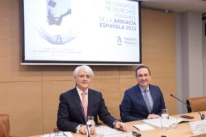 thumbnail-Salvador González subraya la importancia de defender a los profesionales de la abogacía