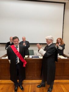 thumbnail-Salvador González impone la Gran Cruz al Mérito en el Servicio de la Abogacía al decano de Estella, Bernardo Lacarra