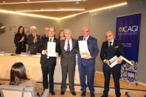 thumbnail-La Abogacía premia el compromiso ético de los Colegios de Alzira, Sueca y Valencia tras la DANA