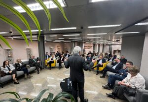 thumbnail-El presidente de Abogacía Española se reúne con los compañeros en el Colegio de Abogados de Valencia