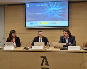 Ana Martín, decana del Colegio de Abogados de Zamora y presidenta de la Comisión de Innovación y Desarrollo Tecnológico de la Abogacía; Miguel Hermosa, presidente de la Subcomisión de Justicia Digital del Consejo General y Alfredo Sánchez-Rubio, coordinador del Programa Upro en competencias digitales para la Abogacía, y Ana Martín, decana del Colegio de Abogados de Zamora y presidenta de la Comisión de Innovación y Desarrollo Tecnológico de la Abogacía