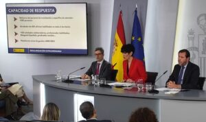 thumbnail-Las personas que opten a la regularización podrán contar con el apoyo de los abogados expertos en extranjería